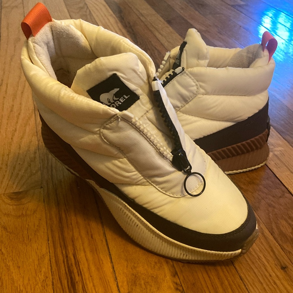 Sorel White and Brown Quilted Slip-On Shoes